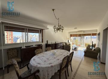 Departamento · 133m² · 4 Ambientes · 1 Cochera · Excelente Piso de 4 Amb. Balcón Terraza Al Frente, Cochera y Baulera. Muy Luminoso!