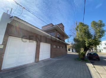 Casa · 359m² · 5 Ambientes · 4 Cocheras · Casas en Venta en La Plata, 4 Dorm. con Pileta