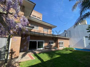 Casa · 359m² · 5 Ambientes · 4 Cocheras · Casas en Venta en La Plata, 4 Dorm.
