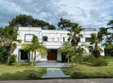 Foto1 · Vende Impecable Casa de 4 Dorm. en Brava Punta del Este.