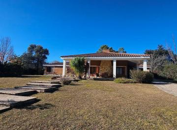 Casa · 300m² · 6 Ambientes · 1 Cochera · Casa - El Golf
