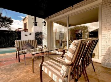 Casa · 333m² · 6 Ambientes · 3 Cocheras · Venta Chalet Estilo | Barrio Los Troncos | Mar del Plata