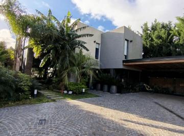Casa · 260m² · 5 Ambientes · 2 Cocheras · Casa en Venta 5 Ambientes Barrio Las Brisas