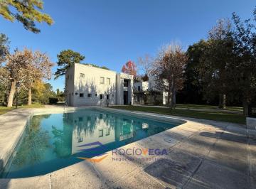 Casa · 300m² · 7 Ambientes · 3 Cocheras · Casa en Venta en Country Club Los Cardales Campana