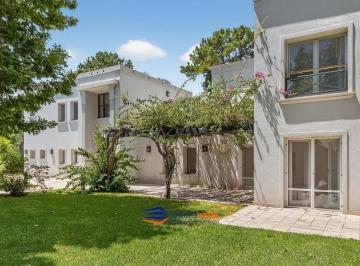 Casa · 300m² · 7 Ambientes · 3 Cocheras · Casa en Venta en Country Club Los Cardales Campana