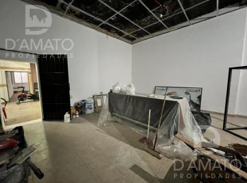 Bodega-Galpón · 136m² · 1 Cochera · Galpón en Monte Castro