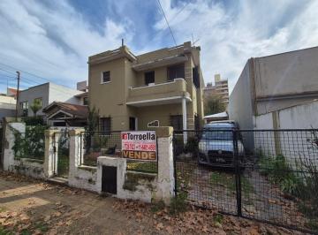 Casa de 5 ambientes, General San Martín · Casa en 2 Platas con 3 Dorm. Sobre Lote de 10 X 60 Ideal Constructor