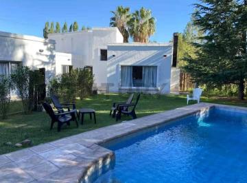 Casa · 55m² · 3 Ambientes · 1 Cochera · Casa en Alquiler en Chacras de Cria