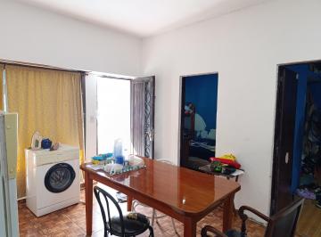 Casa · 78m² · 6 Ambientes · 3 Cocheras · Venta Casa Apto Credito Ideal 2 Familias 6 Ambientes Cochera, Patio. Ezpeleta