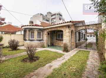 Frente · Casa en Bernal
