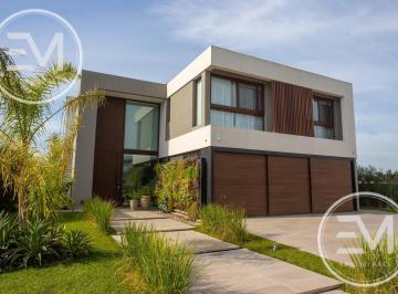 Casa · 330m² · 5 Ambientes · 3 Cocheras · Casa en Venta 5 Ambientes en El Rebenque
