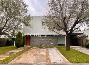 Casa · 168m² · 4 Ambientes · 2 Cocheras · Casa 3 Dorm. Venta en La Comarca, Bancalari