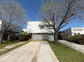 Casa · 168m² · 4 Ambientes · 2 Cocheras · Casa 3 Dorm. Venta en La Comarca, Bancalari