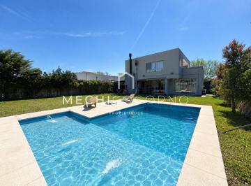 Casa · 168m² · 4 Ambientes · 2 Cocheras · Casa 3 Dorm. Venta en La Comarca, Bancalari