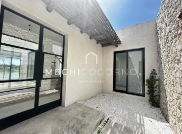 Casa · 223m² · 5 Ambientes · 3 Cocheras · Casa 4 Dorm. Venta en Santa Ana, Villa Nueva