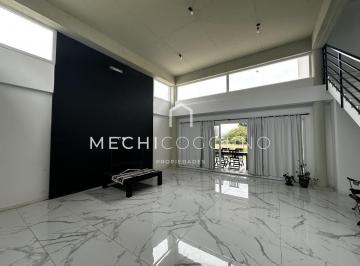 Casa · 200m² · 5 Ambientes · 2 Cocheras · Casa en Venta en Venta de 4 Dorm. en Cantón Puerto