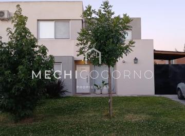 Casa · 120m² · 5 Ambientes · 2 Cocheras · Casa en Alquiler de 4 Dorm. en Casas de Santa María