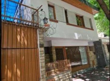 Casa · 250m² · 5 Ambientes · 1 Cochera · Venta Casa Mas Consultorio
