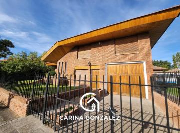 Casa · 250m² · 5 Ambientes · Casa 4 Dorm. 2 Baños
