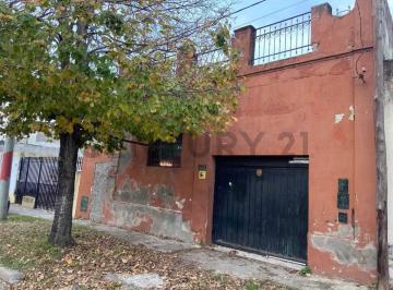 Casa · 170m² · 3 Ambientes · 1 Cochera · Venta Casa a Reciclar 2 Dorm.