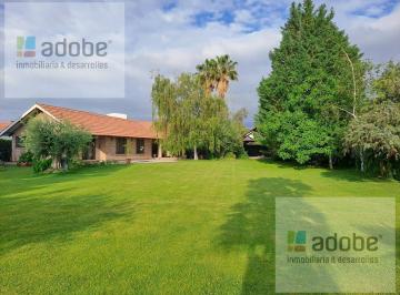 Casa · 353m² · 3 Dormitorios · 4 Cocheras · Casa en B° Solar del Plata - Vistalba