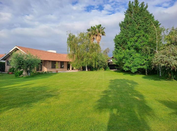 Casa · 353m² · 3 Dormitorios · 4 Cocheras