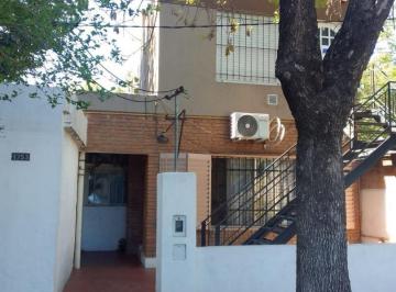 Casa · 59m² · 3 Ambientes · Amplia Casa Planta Baja. Acepta Permuta