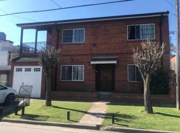 Casa · 120m² · 4 Ambientes · 1 Cochera · Casa en Venta - 4 Ambientes en Tigre Centro