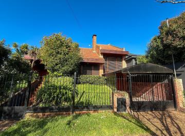 Casa · 183m² · 4 Ambientes · 3 Cocheras · Los Troncos · Casa de 3 Dorm.