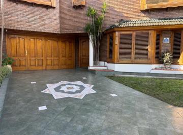 Casa de 5 ambientes, Morón · Chalet 5 Ambientes con Cochera Pileta y Quincho