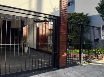 Casa · 250m² · 4 Ambientes · 1 Cochera · Casa en Venta 4 Ambientes. Lote Propio. Castelli 800. Ramos