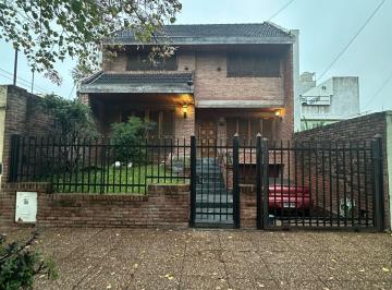 Casa de 4 ambientes, Villa Real · Casa en 2 Plantas de 4 Ambientes con Garage Cubierto. - Terreno 8,66x38