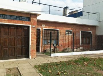 Casa · 190m² · 4 Ambientes · 1 Cochera · Casa Venta Moreno Sur 4 Ambientes Apta Credito