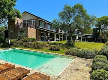 Casa · 597m² · 5 Dormitorios · 4 Cocheras · Lomas de La Carolina, Impecable