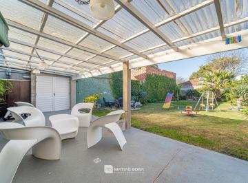 Casa · 98m² · 3 Ambientes · 1 Cochera · Venta - Casa 3 Ambientes Reciclada - Galería con Parrilla - Garage - Barrio 9 de Julio