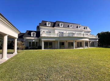 Casa · 725m² · 7 Ambientes · 3 Cocheras · Imponente Propiedad Doble Lote, 6 Dorm., 3 Plantas