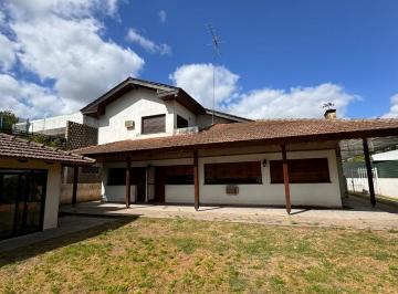 Casa · 364m² · 7 Ambientes · 1 Cochera · Casa 3 Dorm. en Villa Elisa con Parque, Pileta y Quincho.