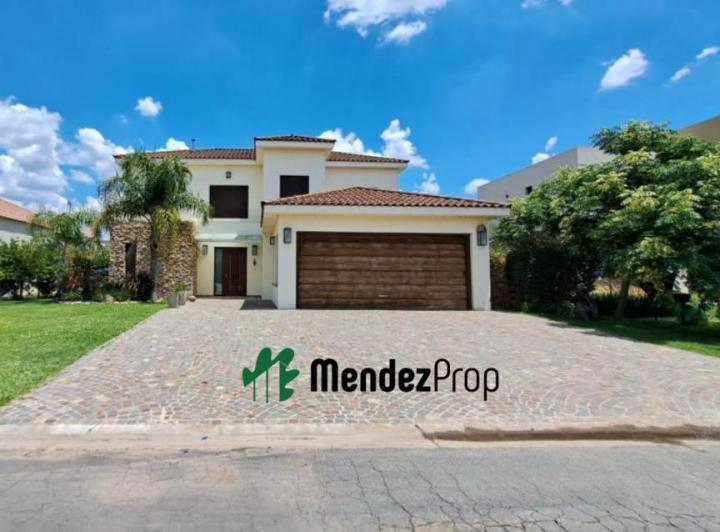 Casa · 310m² · 5 Ambientes · 6 Cocheras