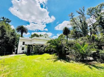 Campo · 500m² · 6 Ambientes · 2 Cocheras · Venta Casco de Estancia de 8 Ha en Lobos