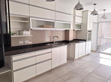Casa · 145m² · 4 Ambientes · 1 Cochera · Alquiler Casa 4 Ambientes Florida