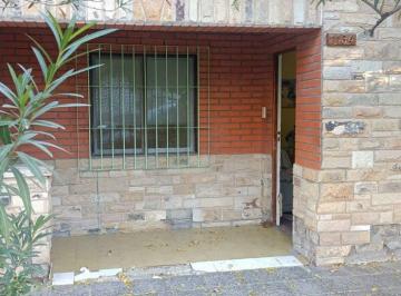 Casa · 90m² · 3 Ambientes · Venta de Casa a Refaccionar en Terreno de 400 m²