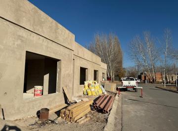Casa · 400m² · 4 Ambientes · 2 Cocheras · Casa - Provincias Unidas