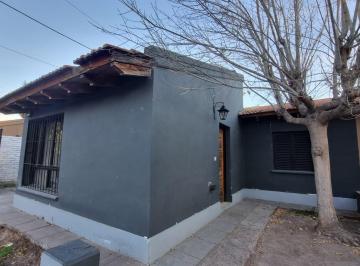 Casa · 3 Dormitorios · 3 Cocheras · Casa en Alquiler