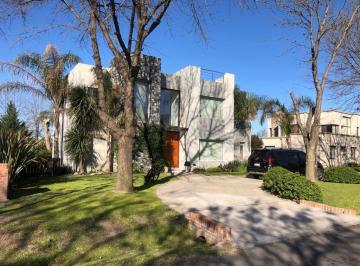 Casa · 300m² · 8 Ambientes · 4 Cocheras · Venta - Alquiler Casa Club de Campo El Nacional General Rodriguez