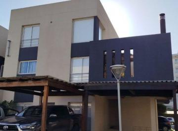 Casa · 71m² · 3 Ambientes · 2 Cocheras · Vanta Casa El Palmar 3 Amb con Dos Cocheras Jardin