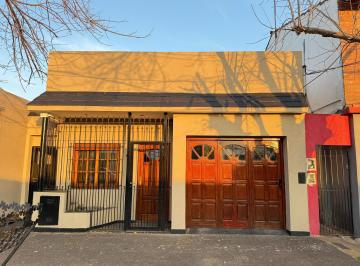 Casa de 3 ambientes, Lomas de Zamora · Casa 3 Ambientes con Cochera.