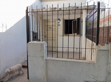 PH · 119m² · 2 Ambientes · 1 Cochera · PH en Frente en Venta en Jose León Suarez
