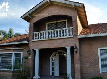 Casa · 190m² · 4 Ambientes · 4 Cocheras · Casa en Venta en Barrio Parque El Trebol Ezeiza.