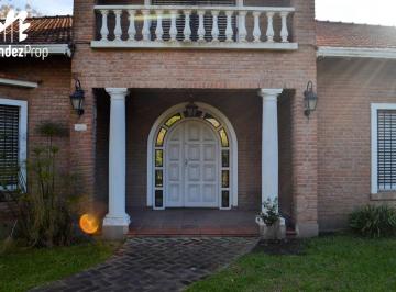 Casa · 190m² · 4 Ambientes · 4 Cocheras · Casa en Venta en Barrio Parque El Trebol Ezeiza.