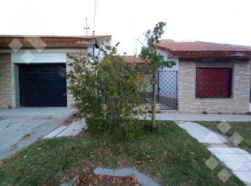 Casa · 185m² · 8 Ambientes · 1 Cochera · Venta Casa 3 Dorm., Centro, Neuquen Capital